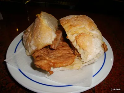 Bifana (sandwich au porc)