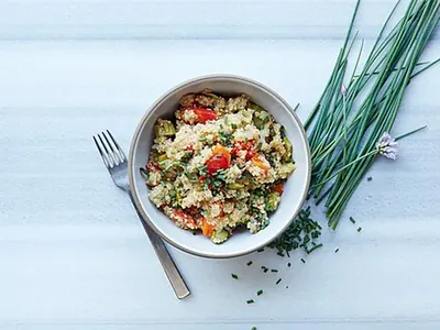 Bowl quinoa, poulet et avocat
