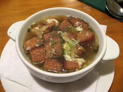 Česnečka (soupe à l'ail)
