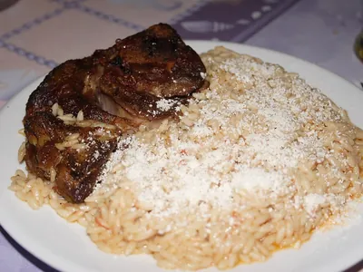 Giouvetsi (ragoût de poulet aux pâtes)