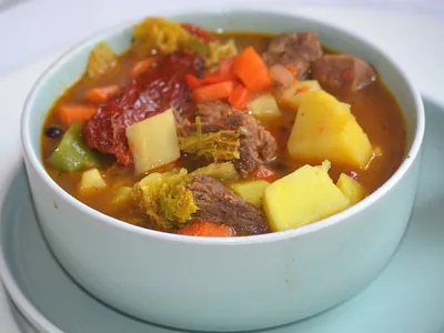 Gulyás (goulash hongrois)