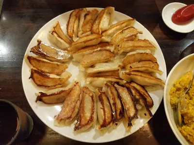 Gyozas croustillants au poulet et petits légumes