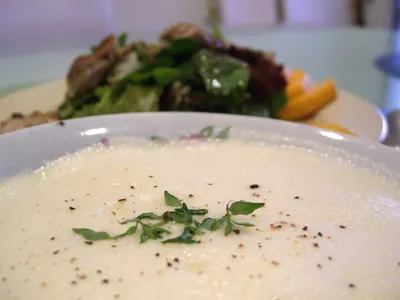 Kotosoupa avgolemono (soupe de poulet au citron)