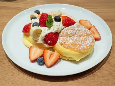 Pancakes soufflés japonais ultra-aériens