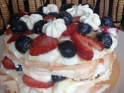 Pavlova aux fruits rouges