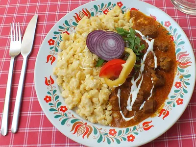 Pörkölt (ragoût hongrois)