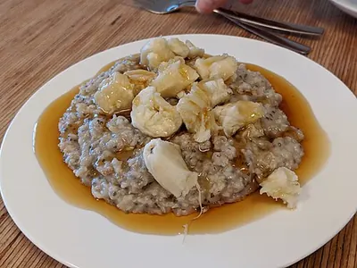 Porridge beurre de cacahuète et banane