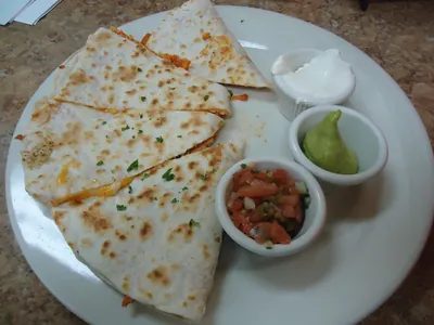Quesadillas croustillantes au poulet et cheddar fondant