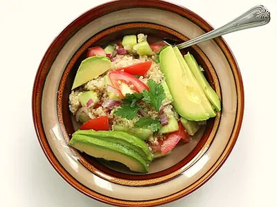 Salade de quinoa, thon et pois chiches