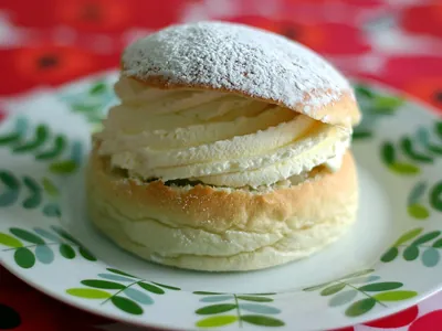 Semla (brioche à la crème)