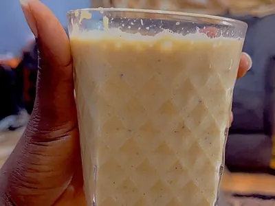 Smoothie protéiné banane et beurre de cacahuète