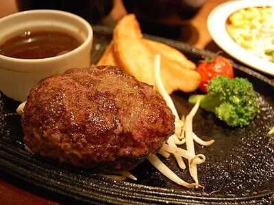 Steak haché, haricots verts à l'ail