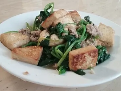 Wok de tofu croustillant aux légumes